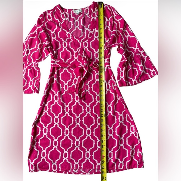 NWOT Escapada Fuchsia and White Geometric Mini Dress Size M - Picture 2 of 11